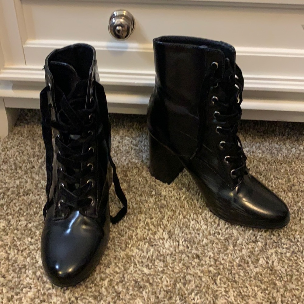 Vintage inspired heeled boots👠